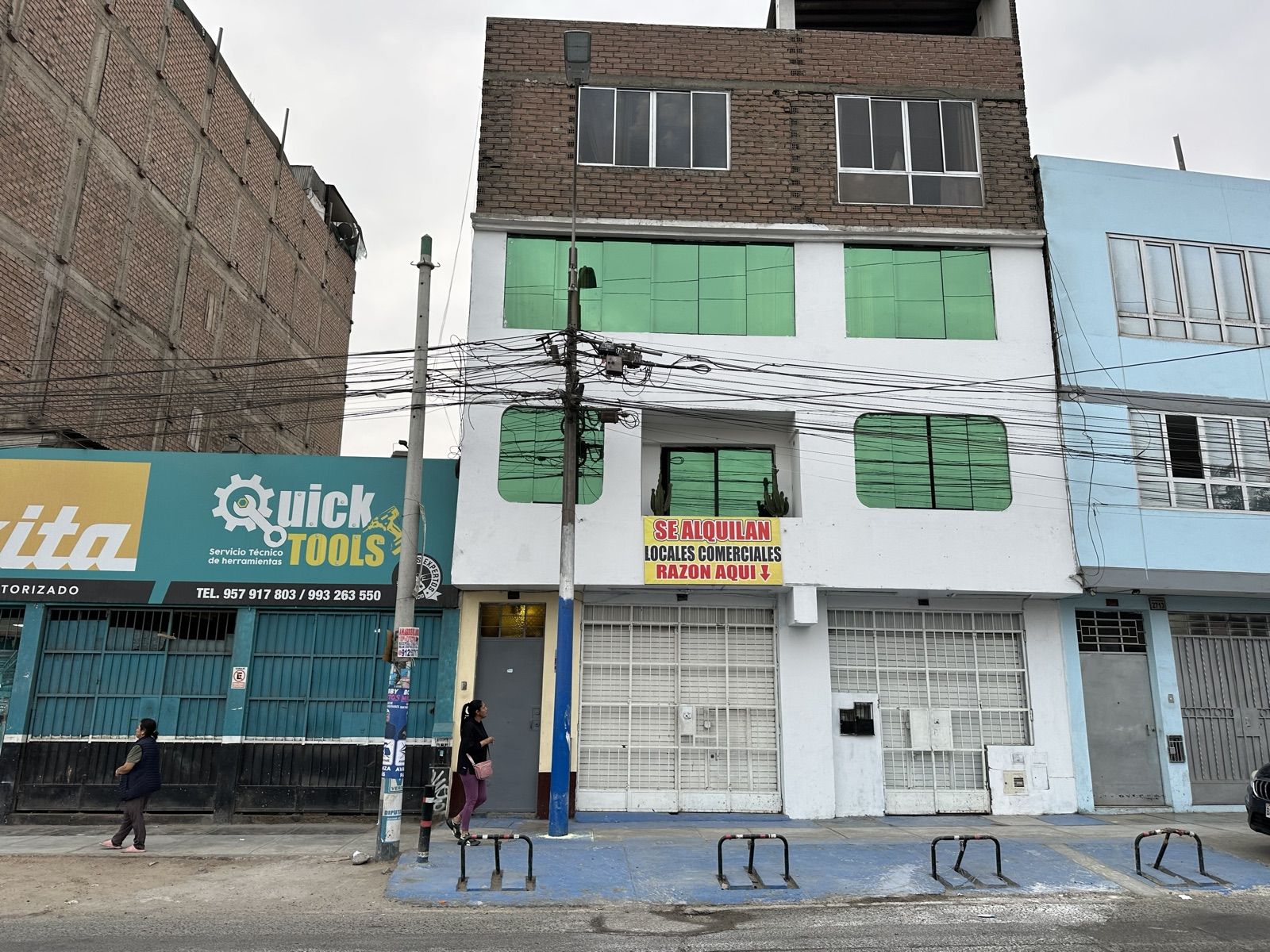 Fachada del edificio en Av. Universitaria 3603, San Martín de Porres